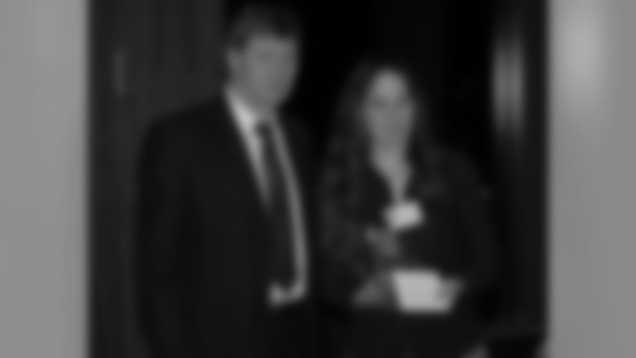 Mark Murphy, Dawn Novitski