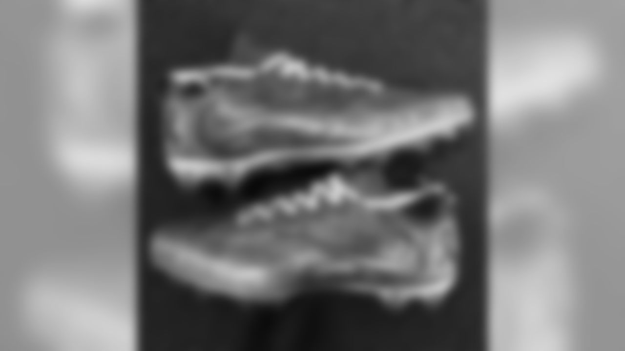 WR Davante Adams - AIDS Awareness