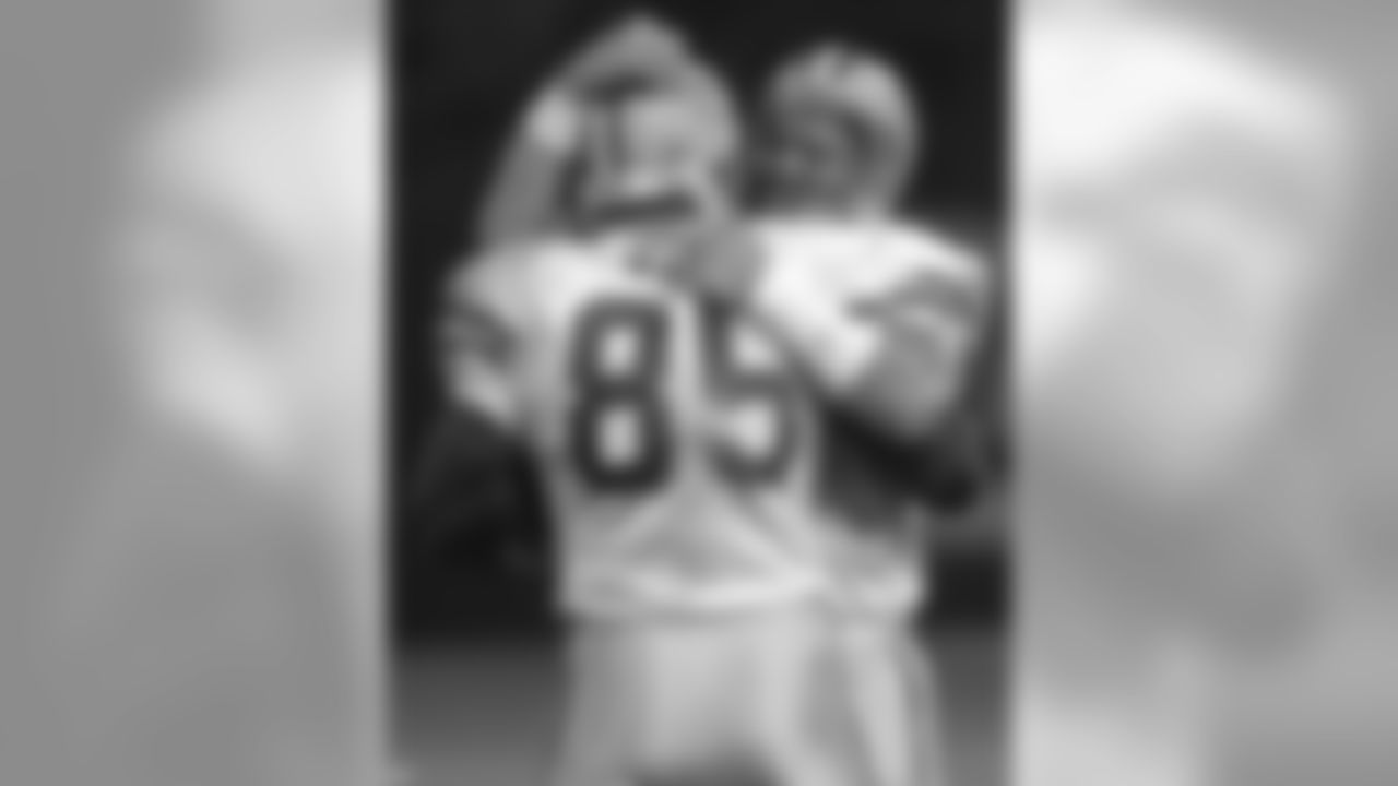Wesley Walls & Brett Favre