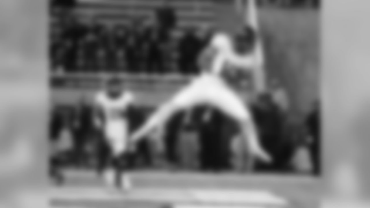 Appeared in 35 games with 11 starts during his three seasons at Cal and finished with 59 receptions for 896 yards (15.2 avg.) and two TDs…Played tight end for his first two seasons before moving to inside receiver as a junior in '13