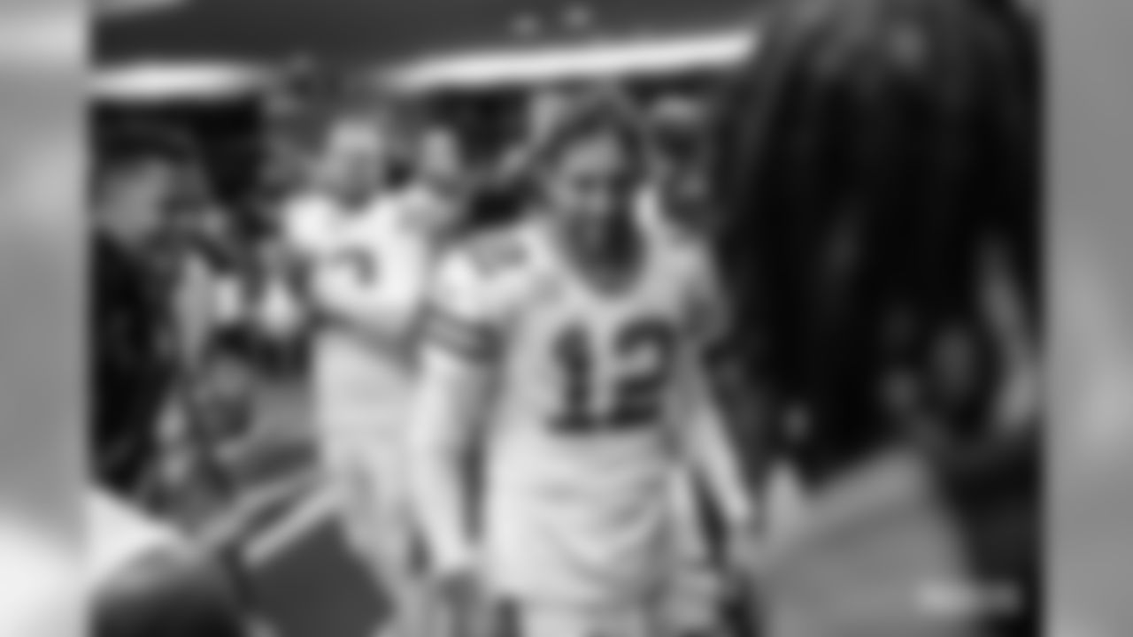 191014-locker-room-pass-24