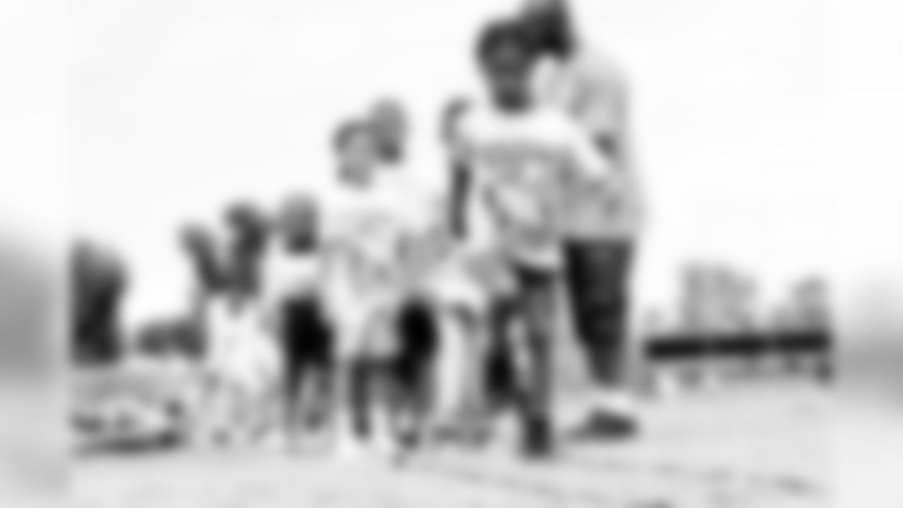 180619-marcedes-lewis-football-camp-25
