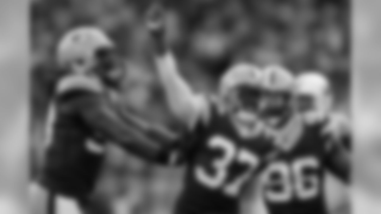Shields was born in Sarasota, Fla., and attended the University of Miami.