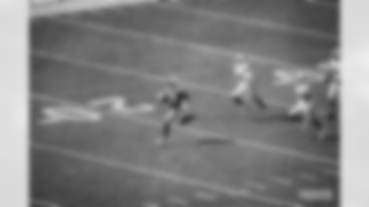 RB Aaron Jones