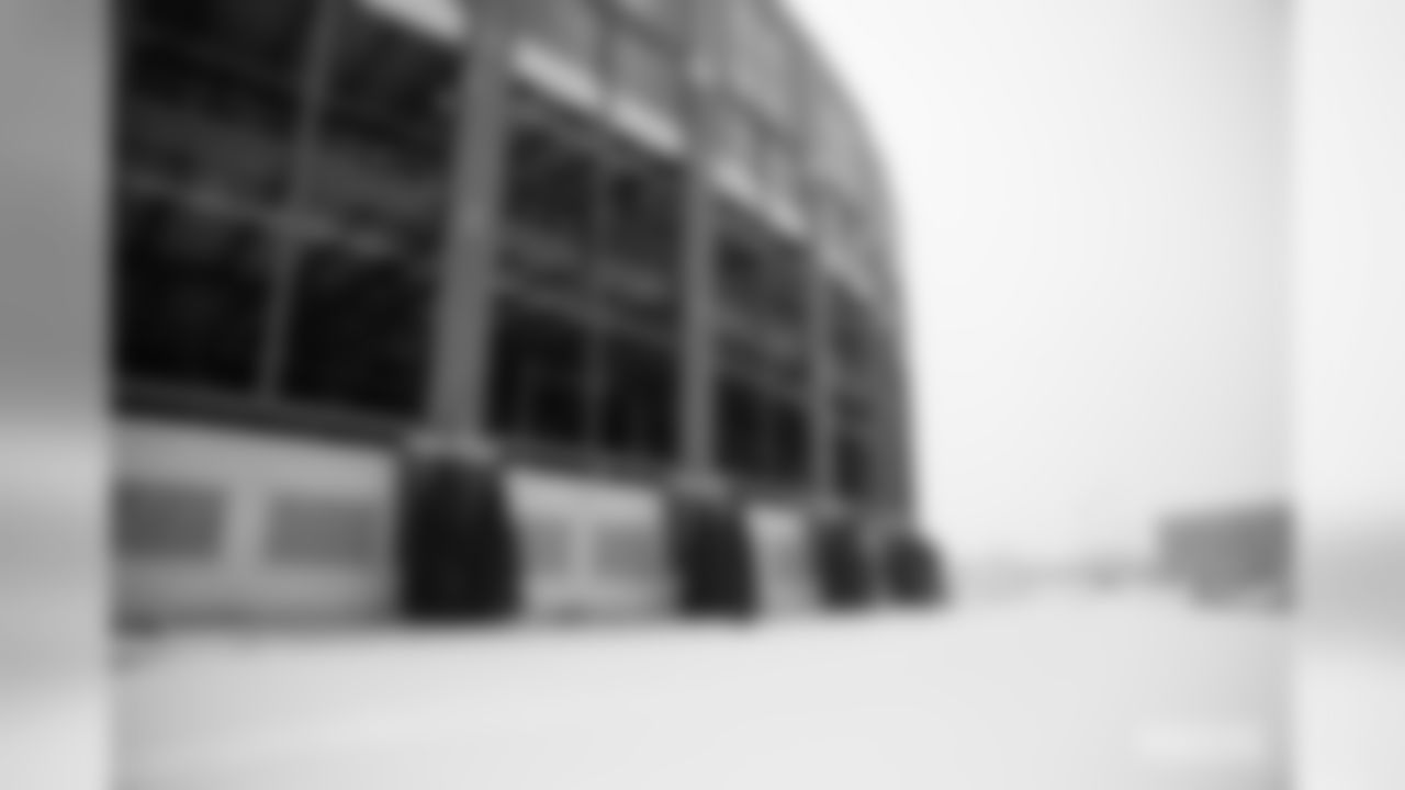 191106-snowfall-at-lambeau-9