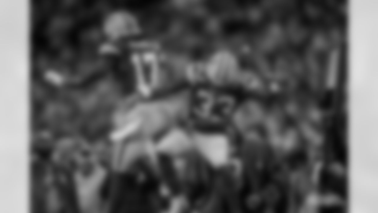 RB Aaron Jones