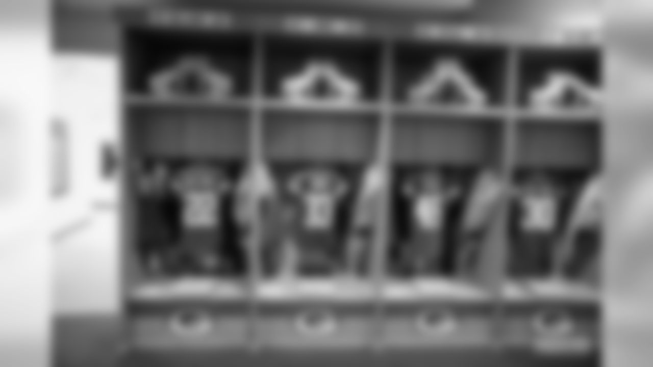191110-locker-room-bobber-WM-22