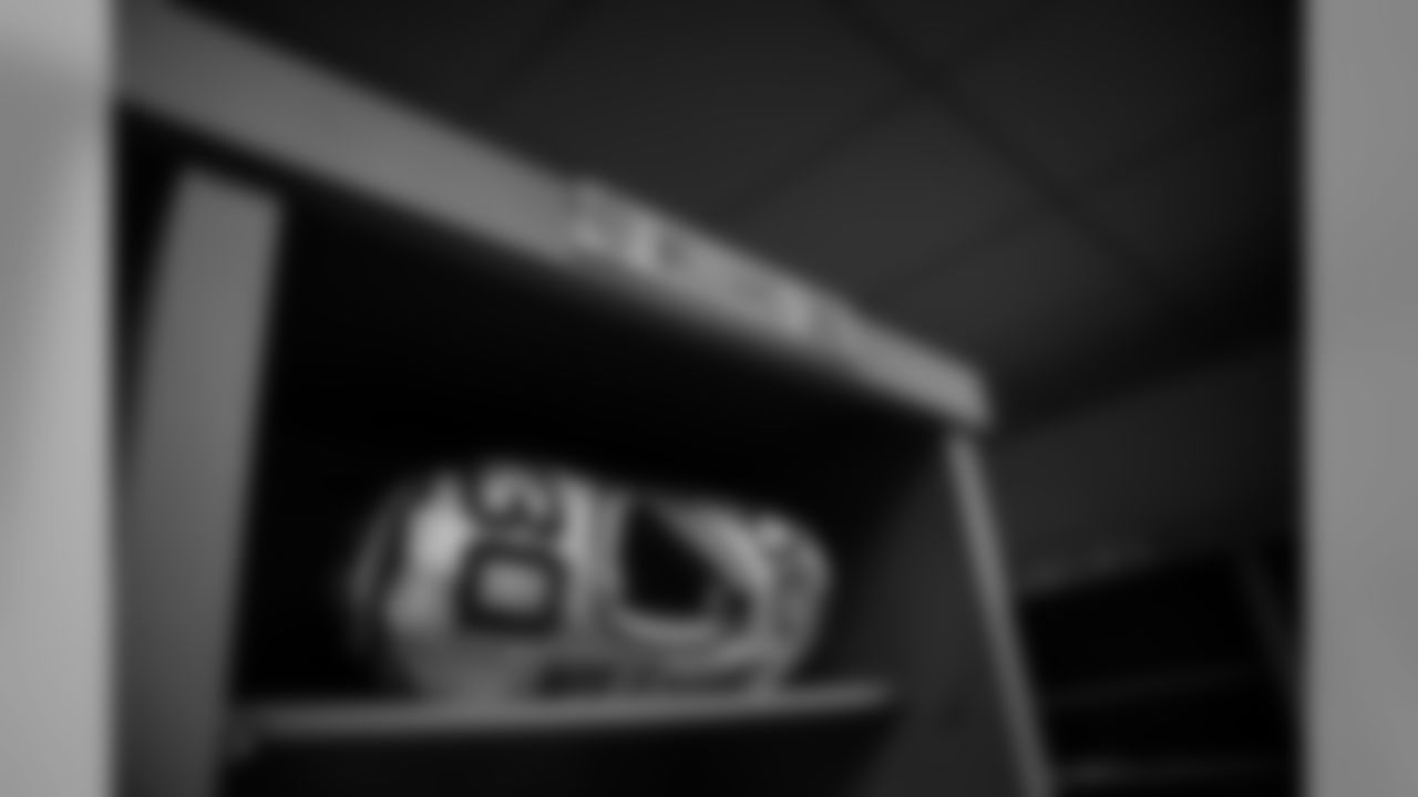 181028-packers-locker-room-coliseum-bobber-19