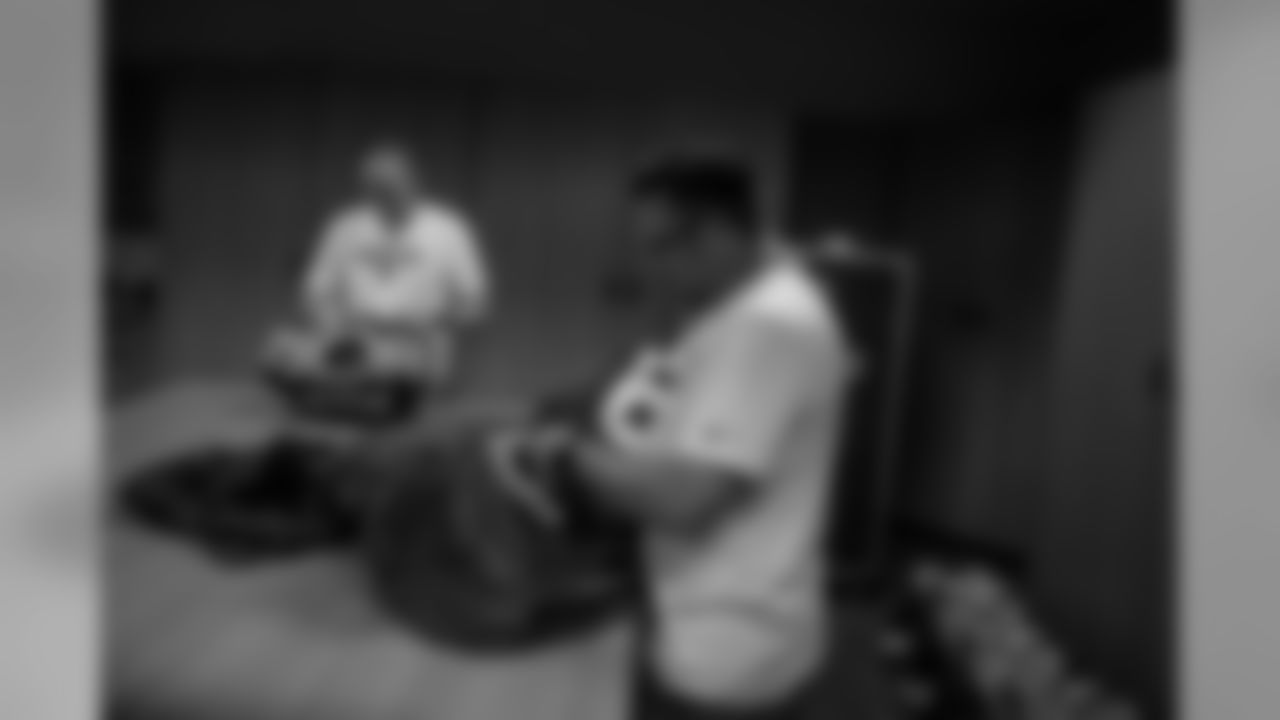 180816-packers-steelers-locker-bobber-5