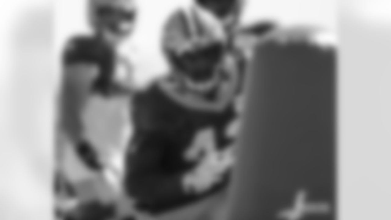 LB Oren Burks