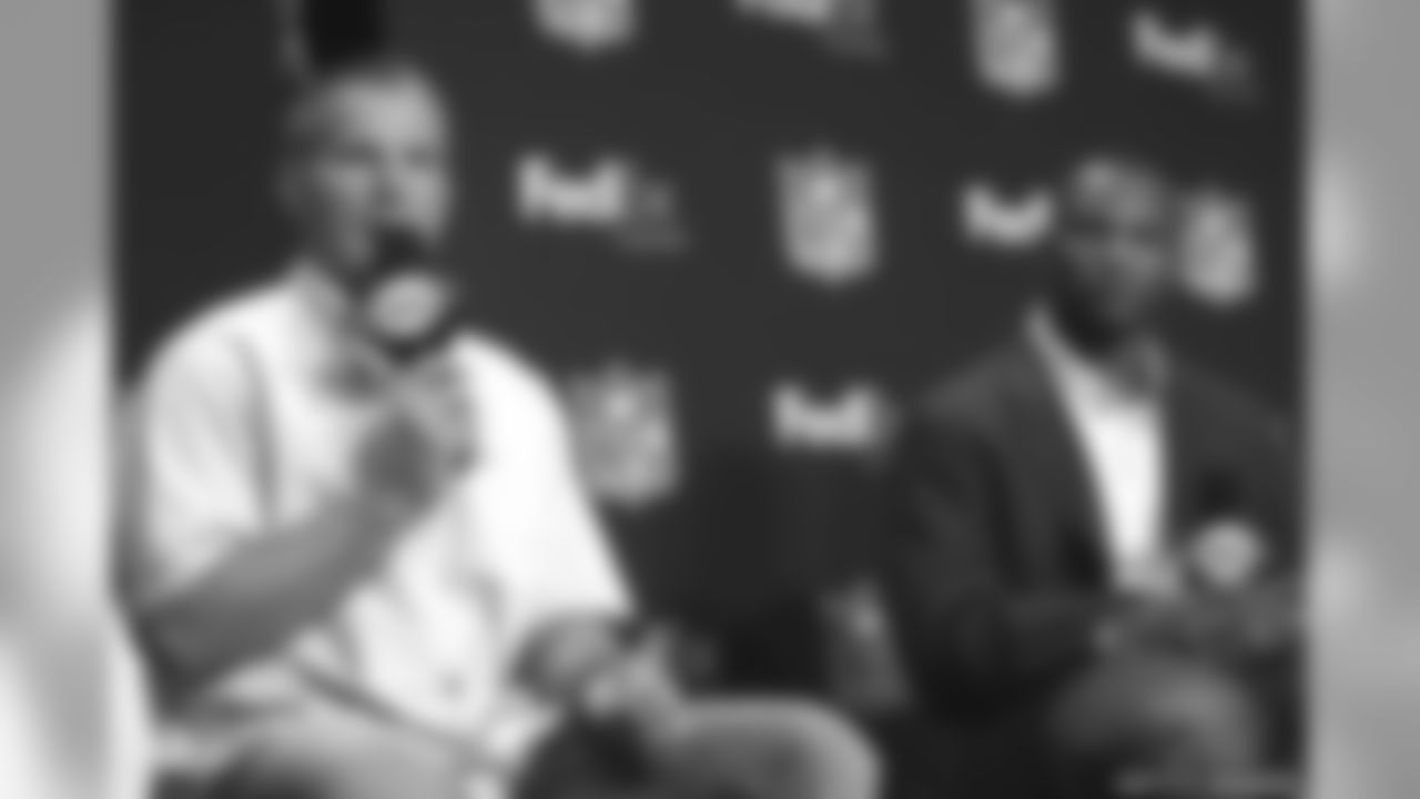 Brett Favre and Jaguars RB Fred Taylor