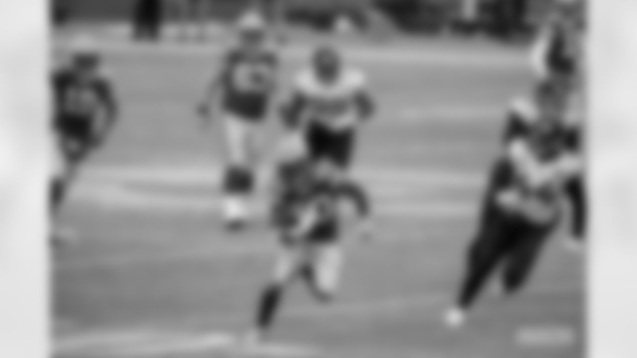 RB Aaron Jones