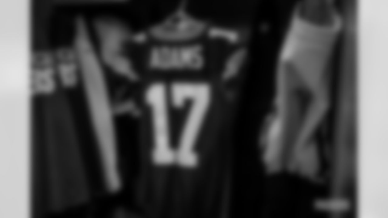 201005-pregame-locker-room-24