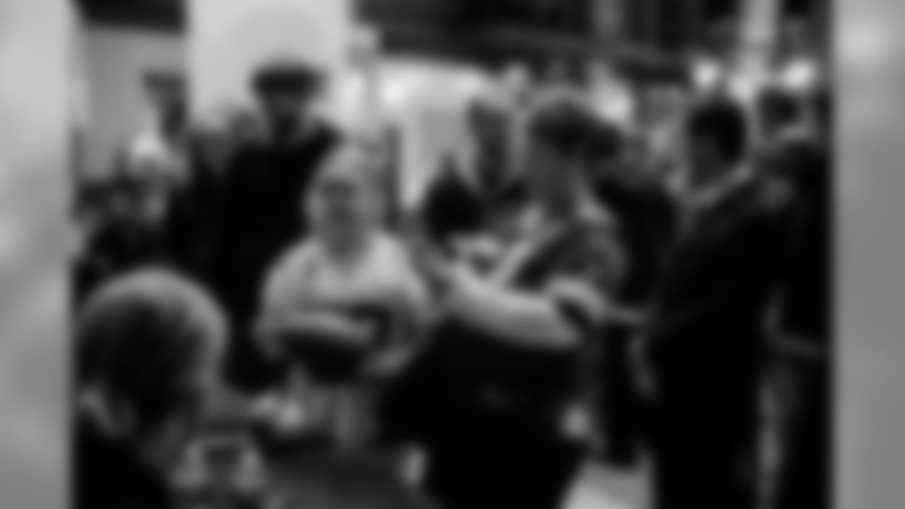 181217-salvation-army-autographys-34