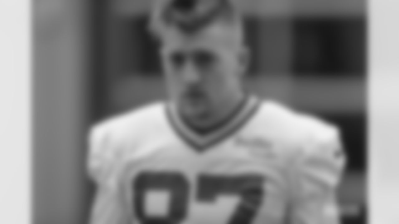 TE Jace Sternberger