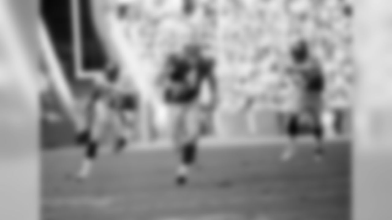Sept. 27, 1992 - QB Brett Favre (4) runs for a first down while being chased by LB Greg Lloyd (95) and a Pittsburgh teammate in the third quarter at Lambeau Field. The Packers won, 17-3.