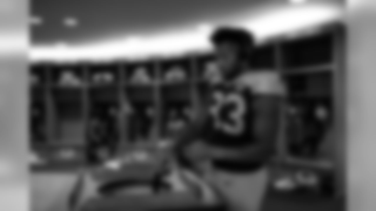 181001-locker-room-pass-08