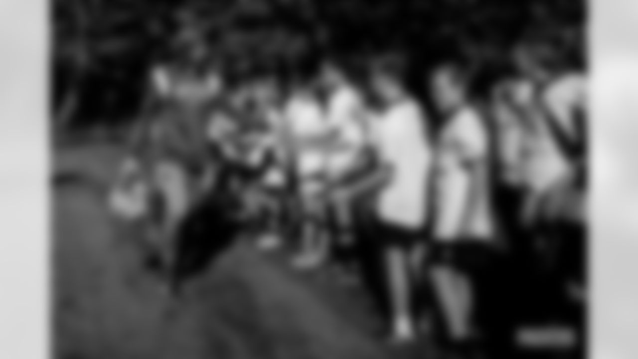 221007-evan-gallery-2560071