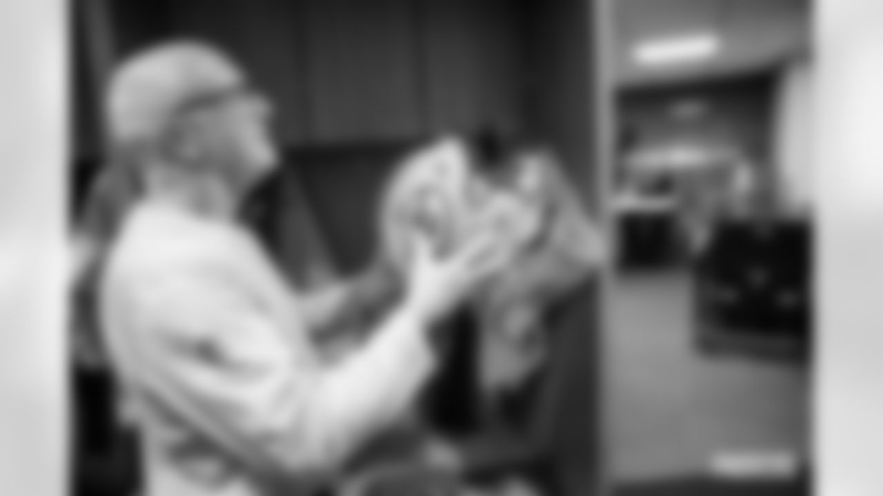 221113-locker-room-bobber-WM-006
