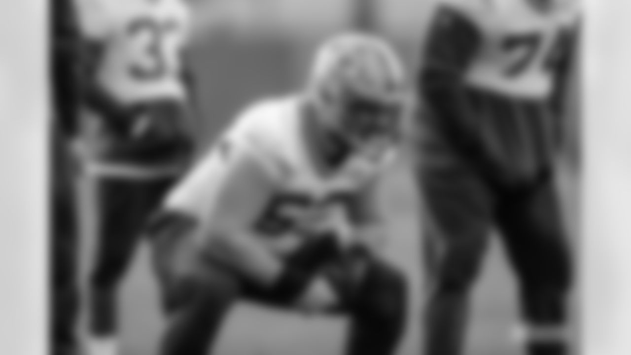 C Corey Linsley