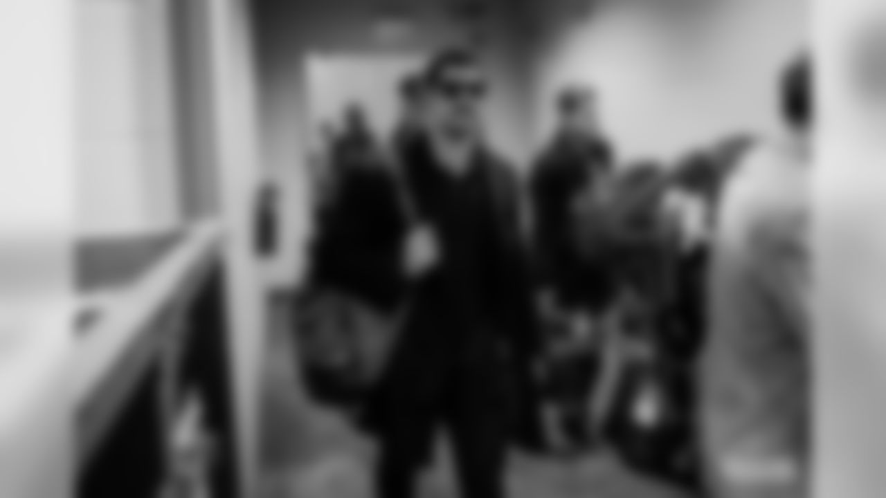 191201-packers-arrive-NYG-1-bobber-5