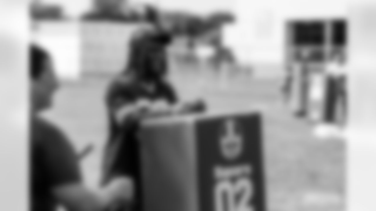 220913-football-outreach-gallery-2560012