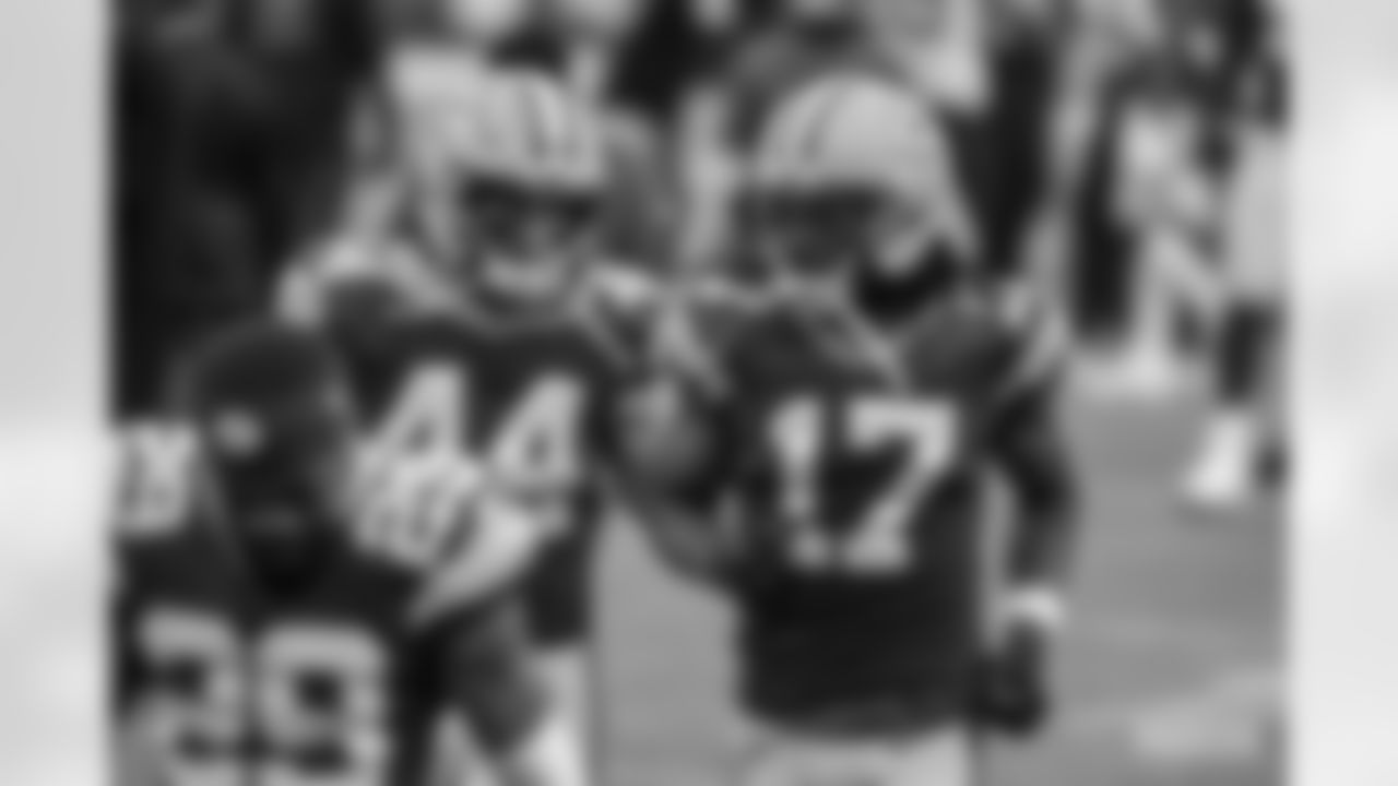 LB Ty Summers and WR Davante Adams