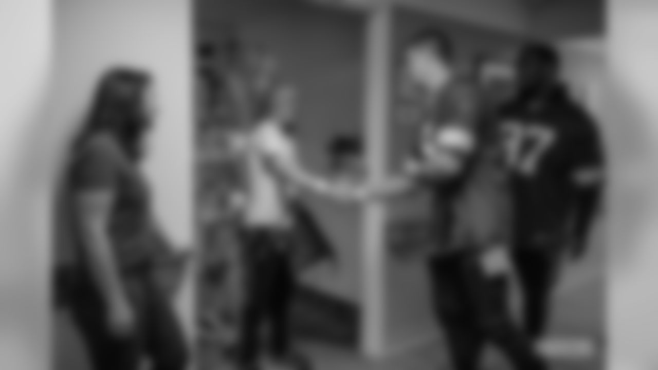 191001-players-visit-hospital-21