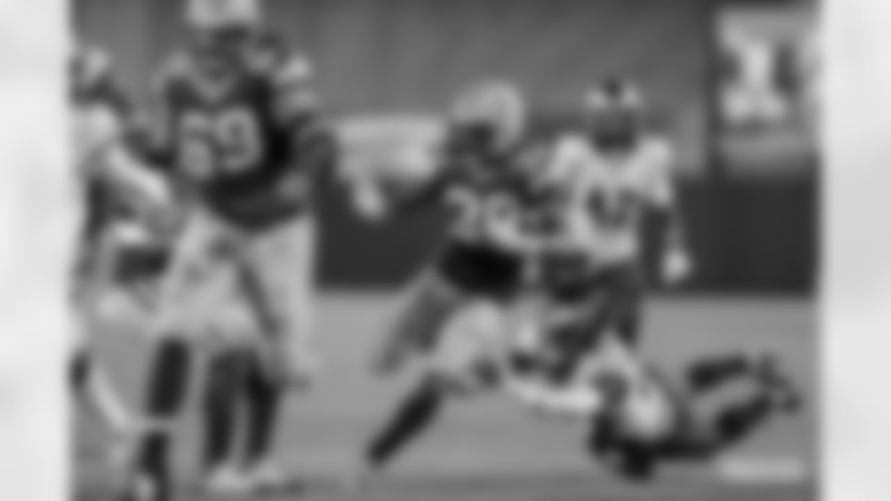 RB Aaron Jones
