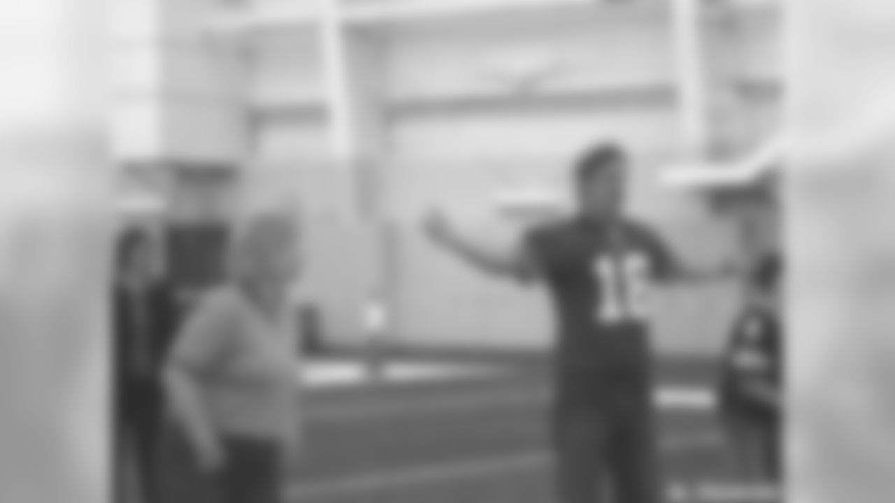Usinger's 'Football 101', An NFL Workshop For Women