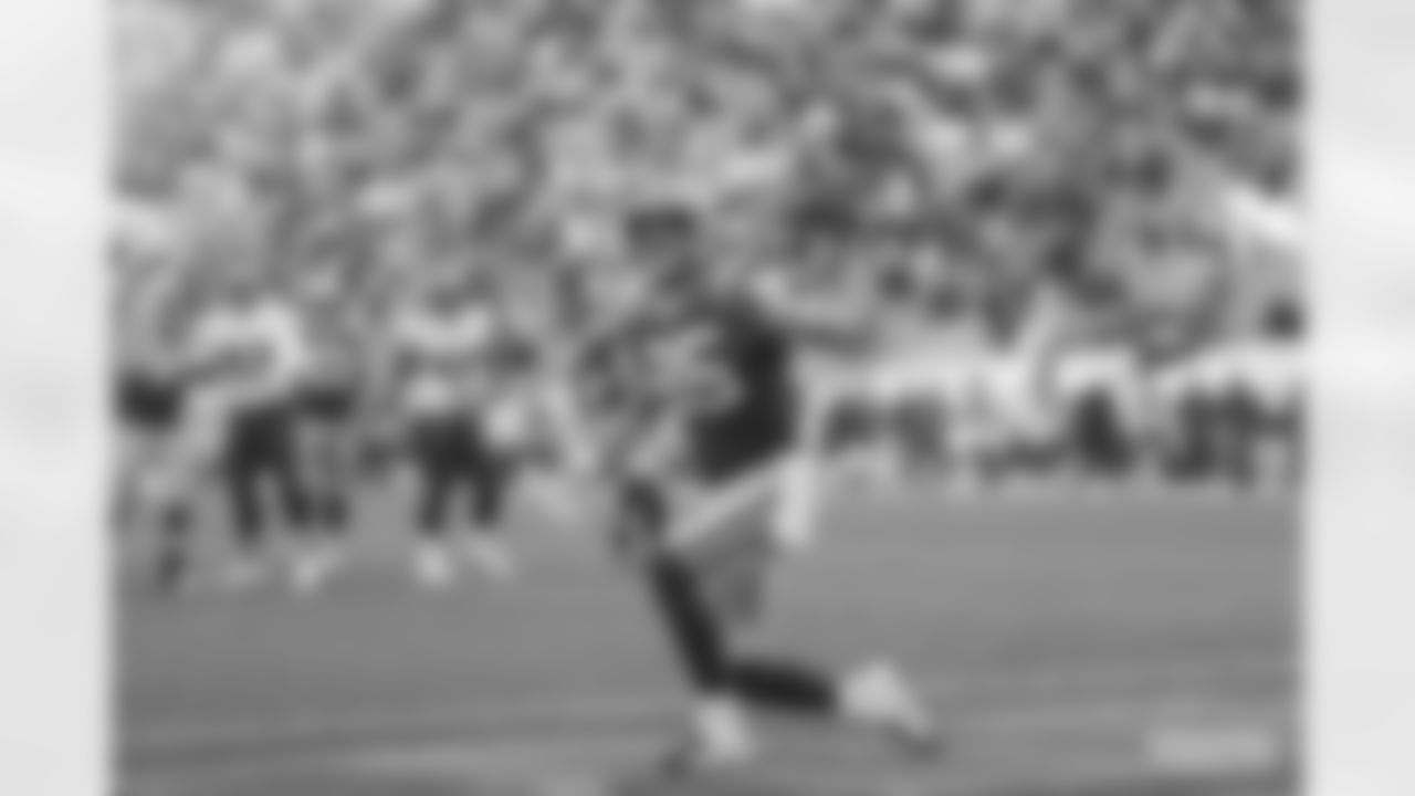 NFC Championship vs. Tampa Bay: QB Aaron Rodgers passes short middle to TE Robert Tonyan for a 8-yard touchdown