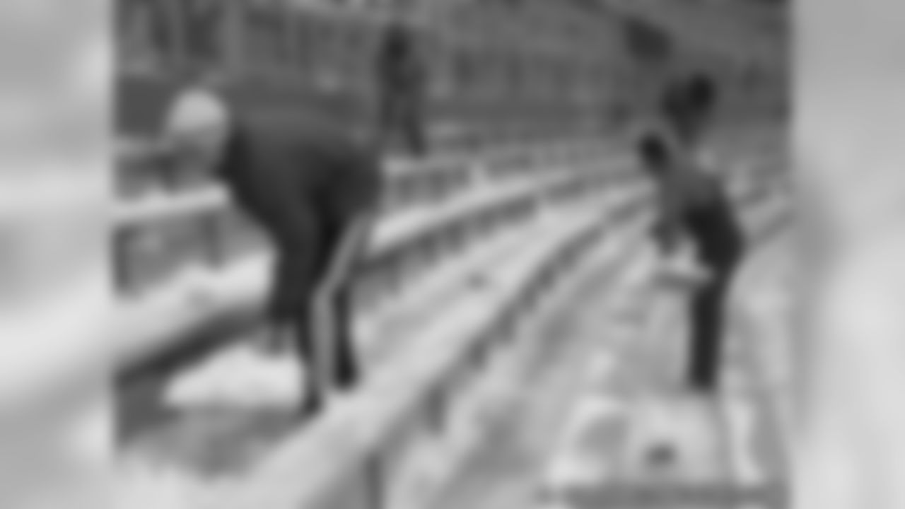 Volunteers Help Shovel Out Lambeau Field
