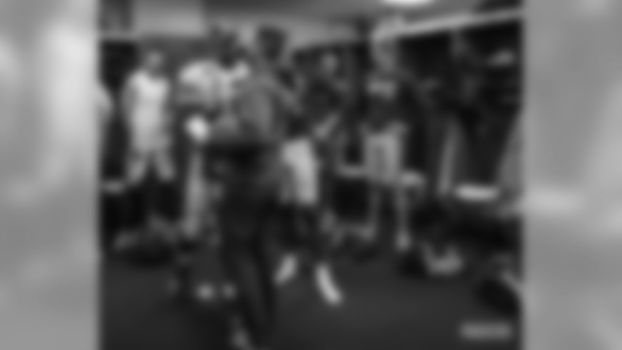 191028-locker-room-pass-8