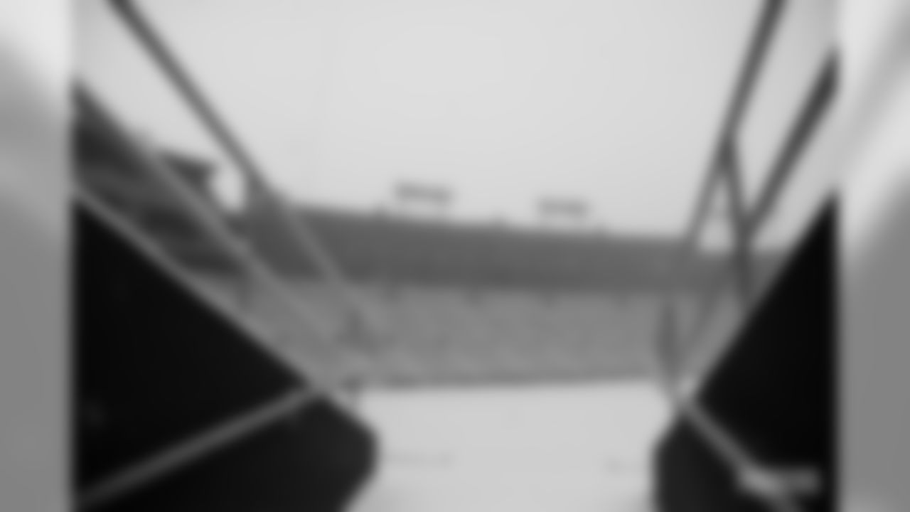 191106-snowfall-at-lambeau-22
