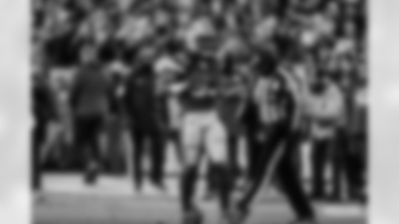 RB Aaron Jones