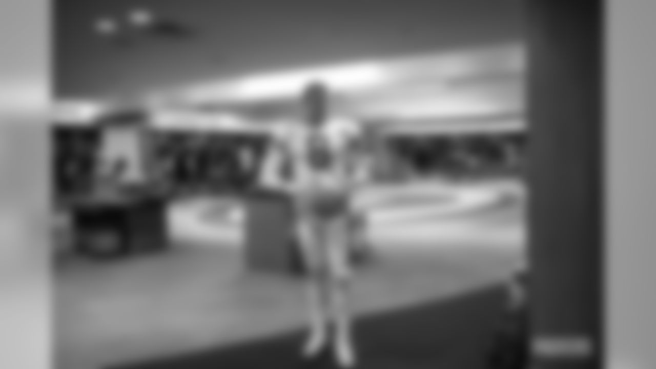 191014-locker-room-pass-16