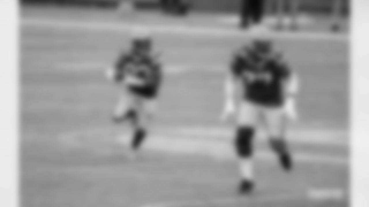 RB Aaron Jones