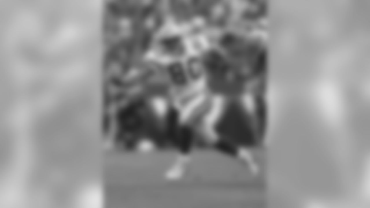 Green Bay Packers wide receiver Derrick Mayes runs a pass pattern.