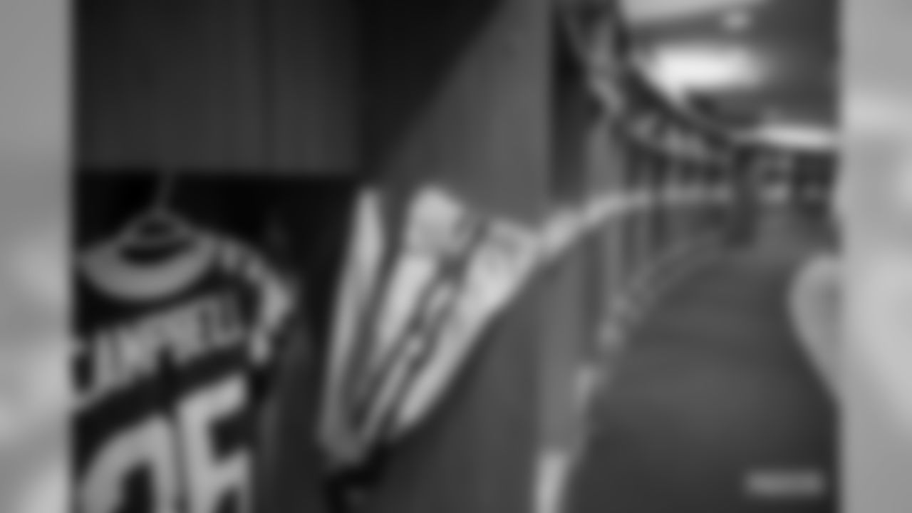 191110-locker-room-bobber-WM-14