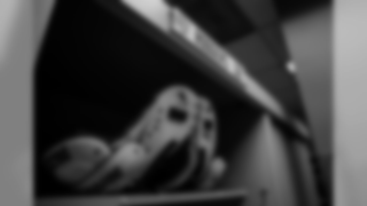 181028-packers-locker-room-coliseum-bobber-16