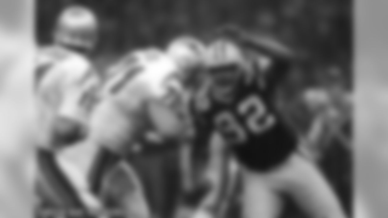 Photo Tribute To Reggie White