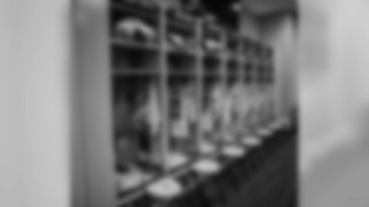 181125-packers-locker-room-bobber-11