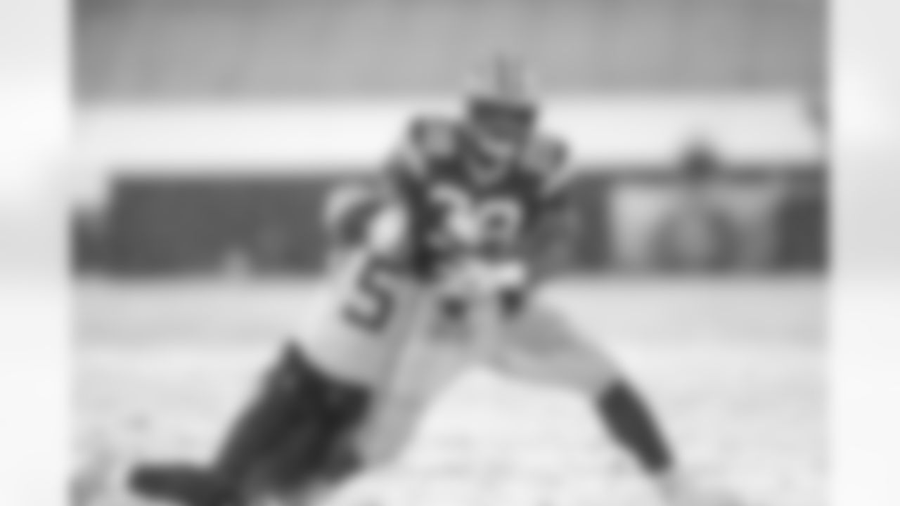 RB AJ Dillon