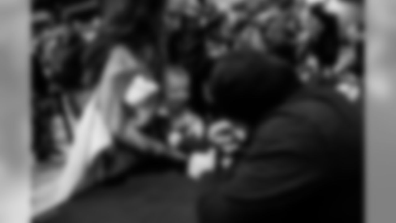 181217-salvation-army-autographys-20