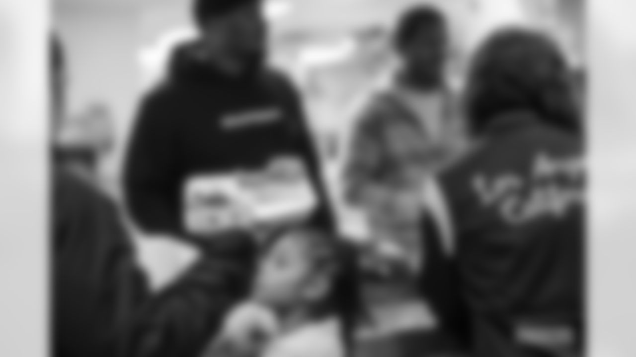 221123-thanksgiving-meal-2560026