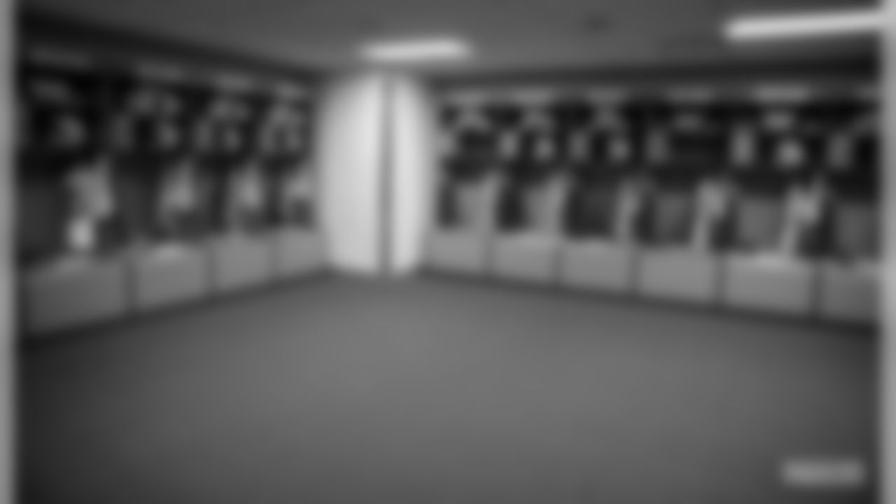 200119-locker-room-bobber-WM-007
