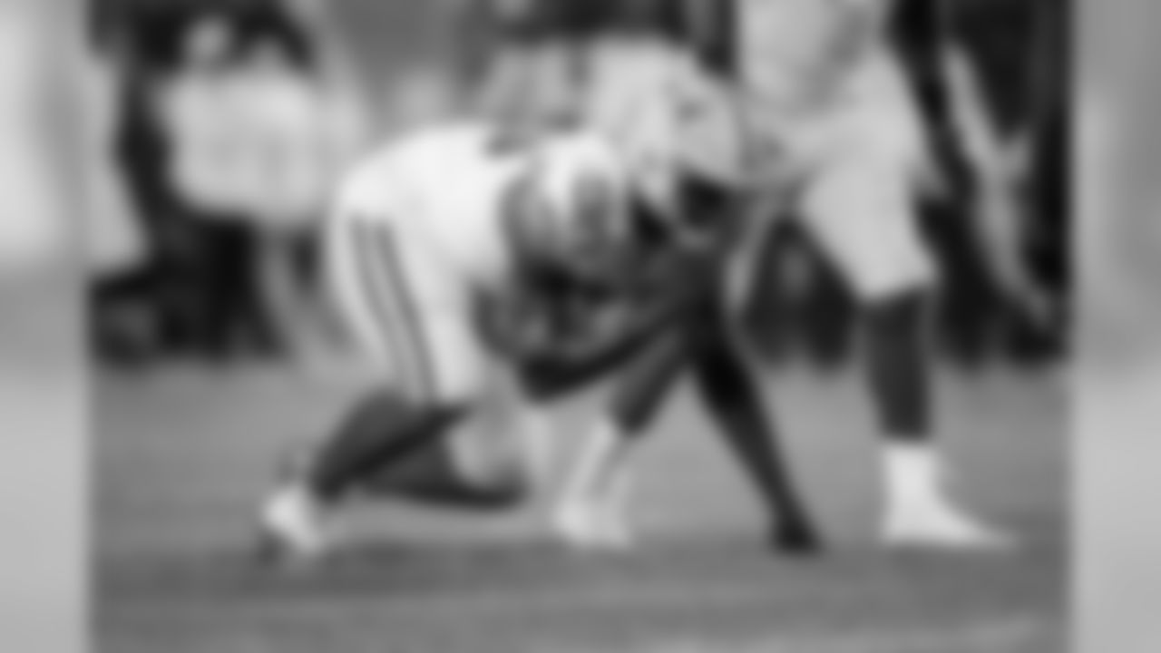 DL Montravius Adams