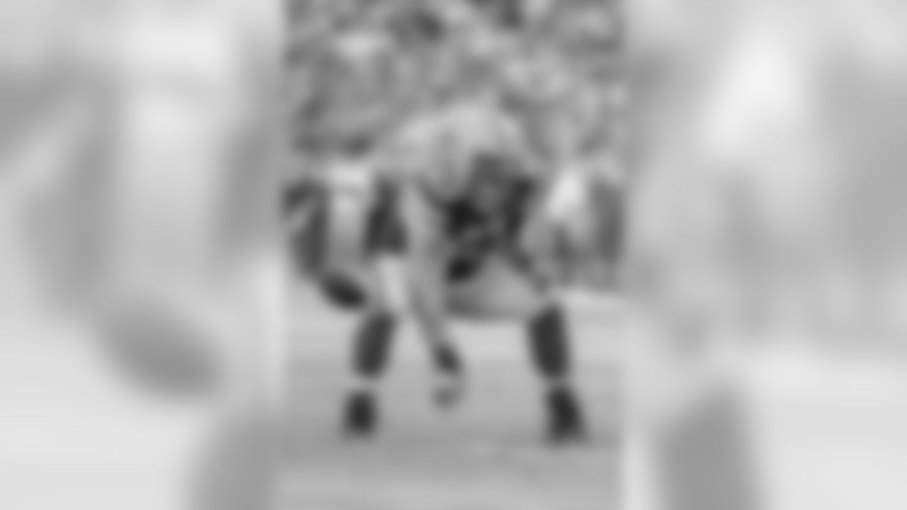 Linsley became the first Green Bay rookie to start at center in the season opener since the 1970 AFL-NFL merger.