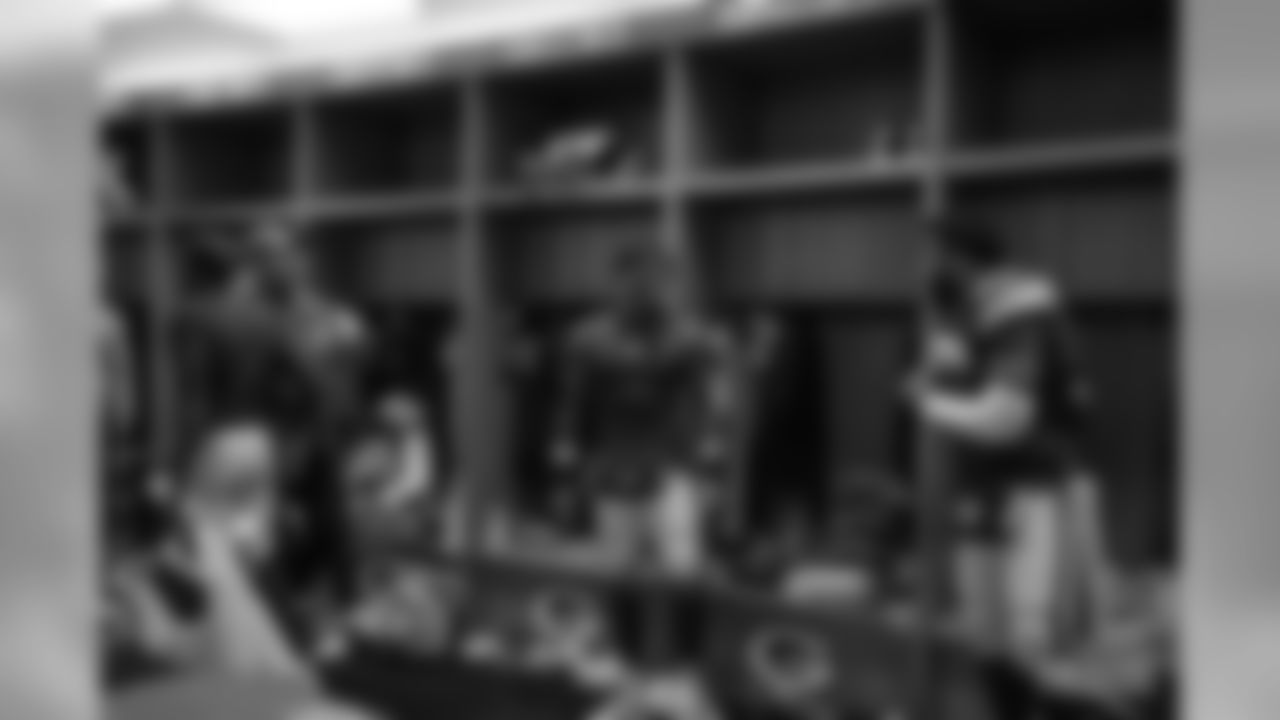191111-locker-room-pass-07