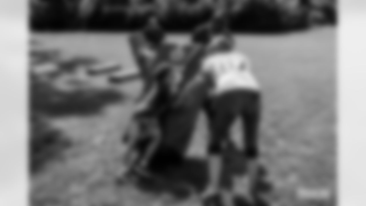 220913-football-outreach-gallery-2560042